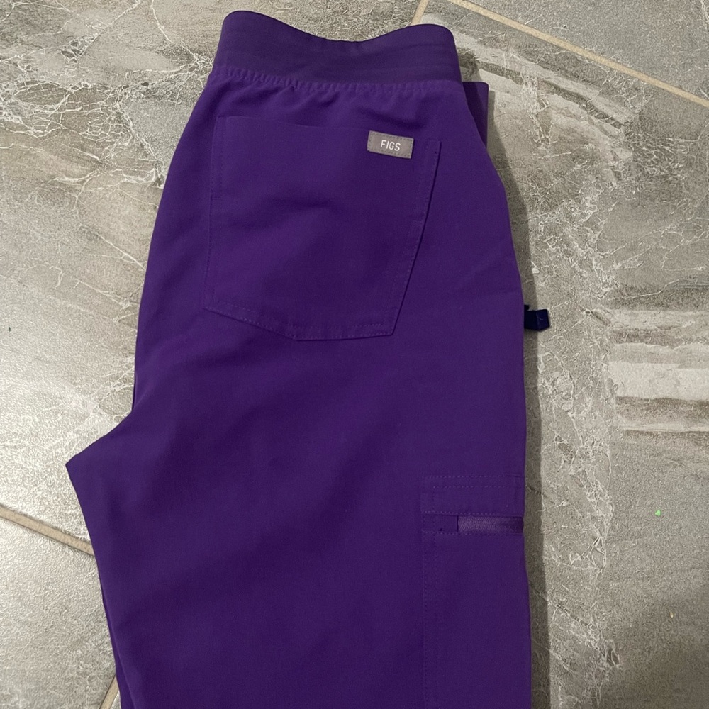 Figs Zamora Jogger digital grape